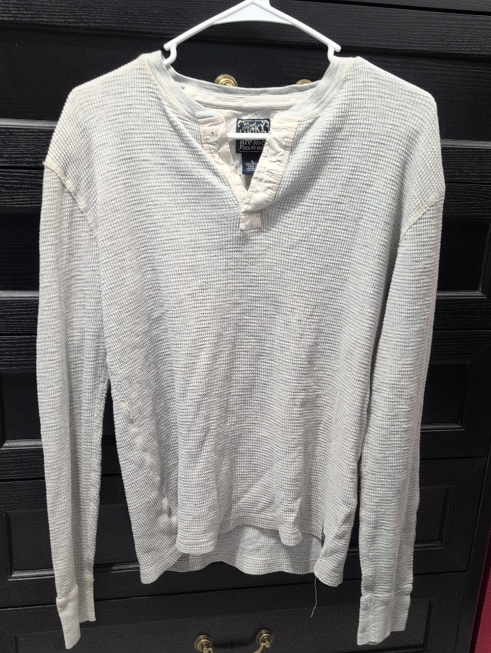 Lucky Brand Men’s Cream Waffle V-Neck Henley Sweater